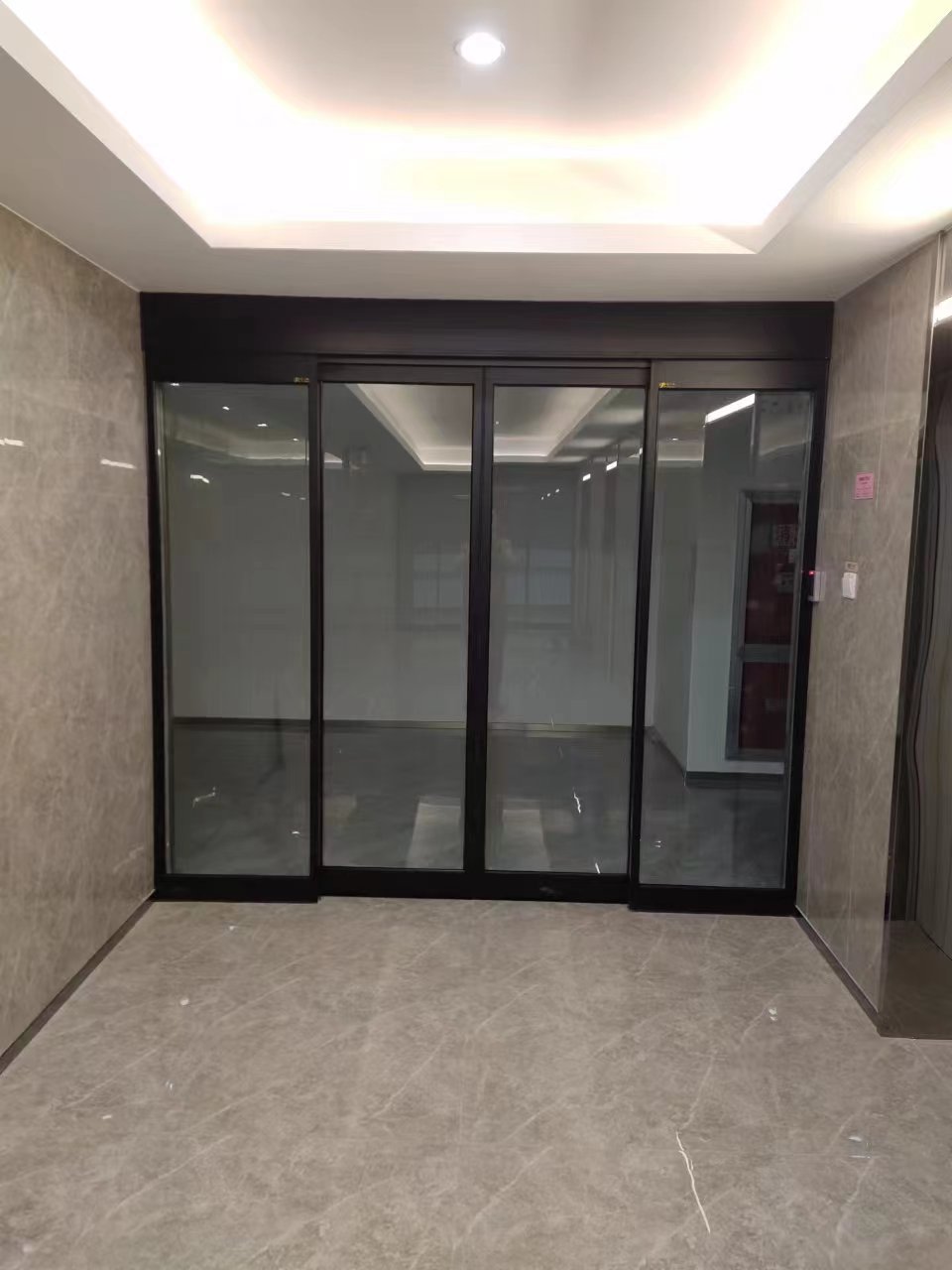 灌南县玻璃伸缩门