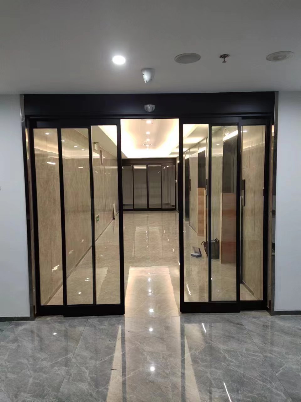 灌南县玻璃伸缩门